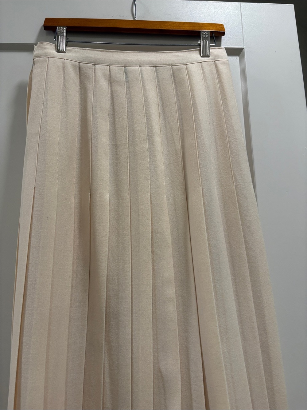 Christian Dior Vintage 100% Wool pleated Midi Skirt—STUNNING! Event, Basic—EUC. - Picture 4 of 8